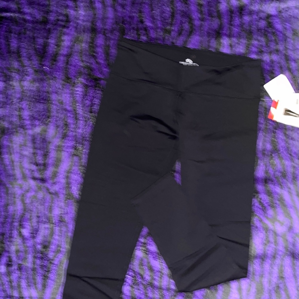 NWT Women’s Kirkland leggings Medium